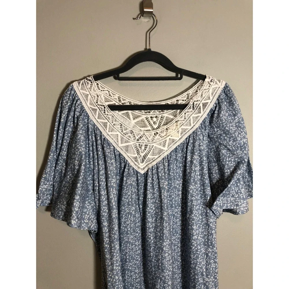 Weekend by Suzanne Betro Tunic Top Women 4X Blue Floral Crochet Lace V-Neck